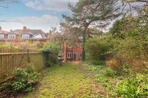 4 bedroom flat for sale, Bracknell Gardens, London, NW3