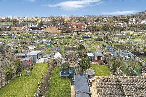 37 Cherry Tree Road, Chinnor, OX39 4QZ