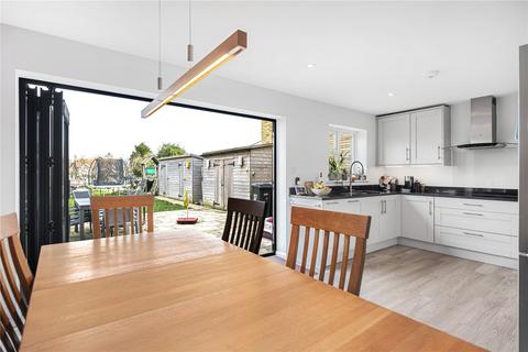 37 Cherry Tree Road, Chinnor, OX39 4QZ