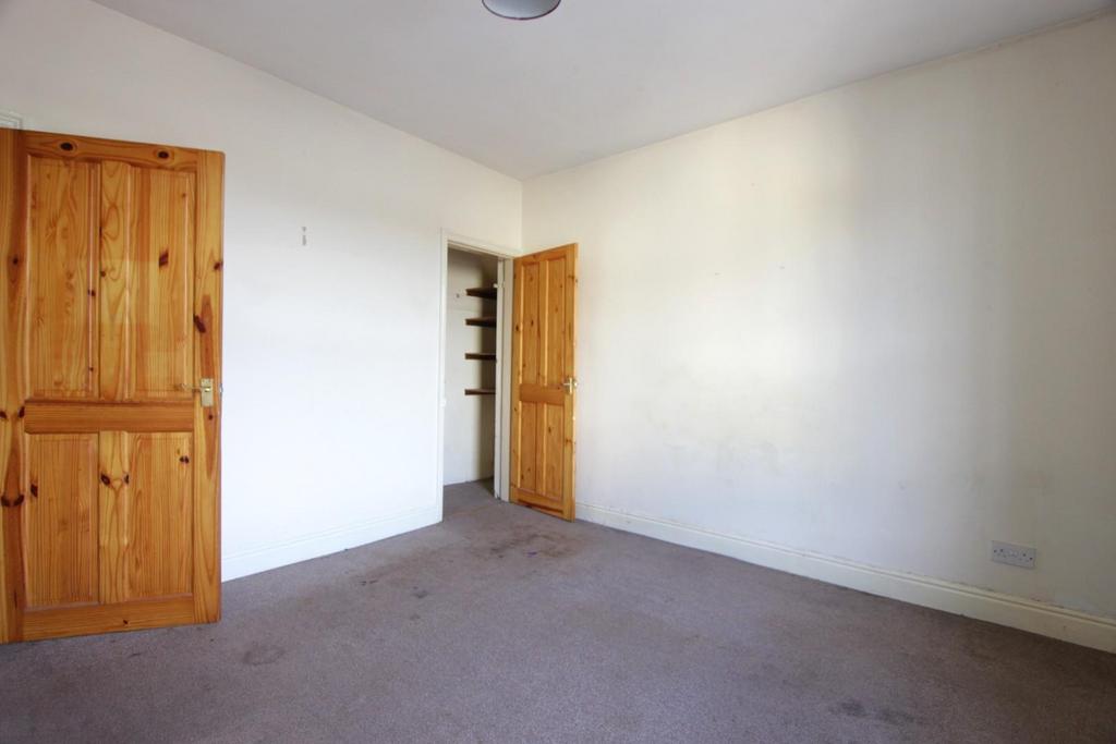 5. bedroom 1 (1).JPG