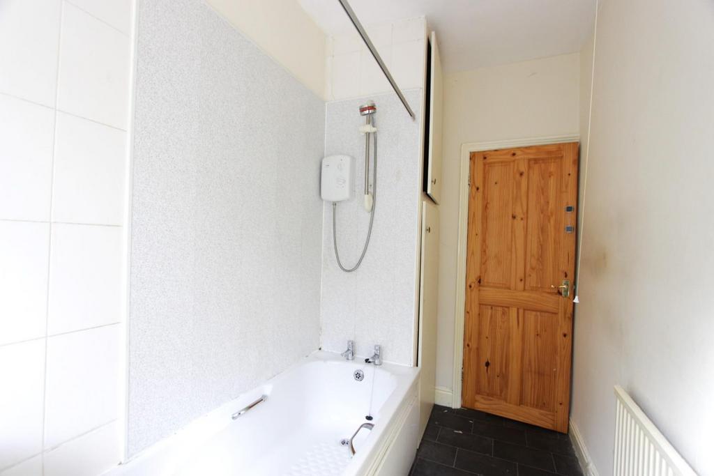 7. Bathroom .JPG