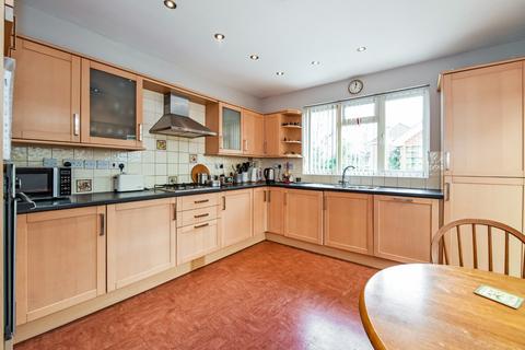 2 bedroom detached bungalow for sale, WALTHAM CHASE