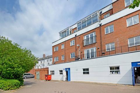 1 bedroom flat for sale, Heath Road, Twickenham, TW1