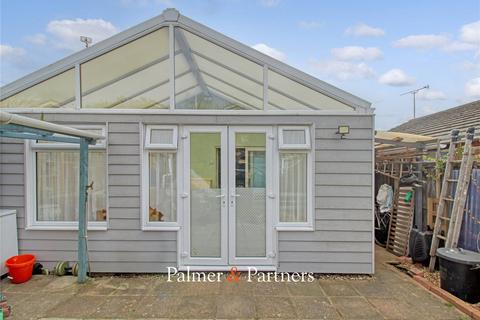 17 Poplar Grove, Burnham-on-crouch, CM0 8RJ