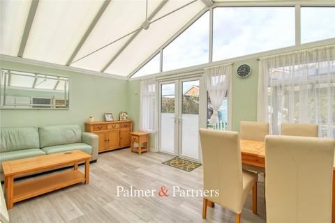 17 Poplar Grove, Burnham-on-crouch, CM0 8RJ