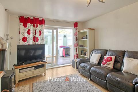 17 Poplar Grove, Burnham-on-crouch, CM0 8RJ