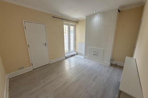 3 bedroom terraced house to rent, Hamilton Road, Gillingham