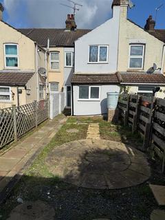 3 bedroom terraced house to rent, Hamilton Road, Gillingham