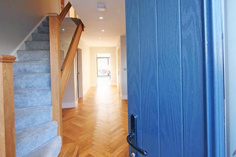 4 bedroom detached house for sale, York Road, Haxby