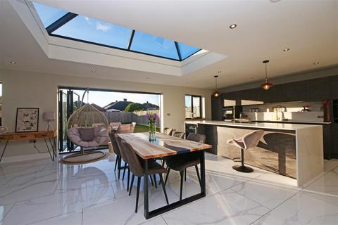 4 bedroom detached house for sale, York Road, Haxby