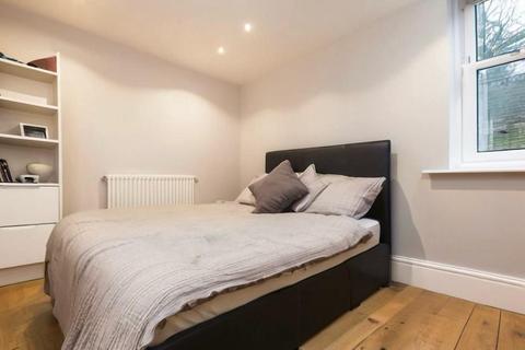 2 bedroom flat to rent, Crispin Street, London E1