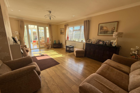 2 bedroom detached bungalow for sale, Kings Avenue, Broadstairs CT10