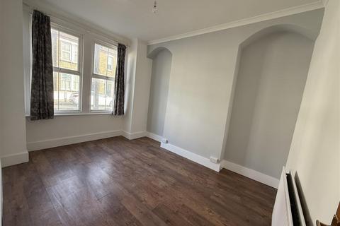 2 bedroom maisonette to rent, Renmuir Street, SW17