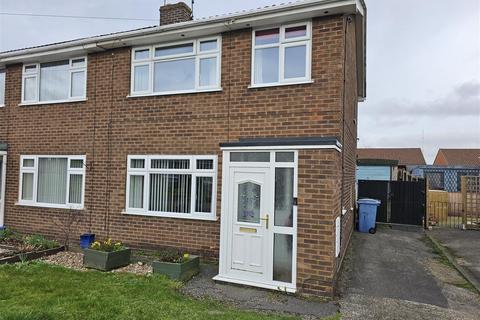 3 bedroom semi-detached house to rent, Linden Avenue, Tuxford NG22