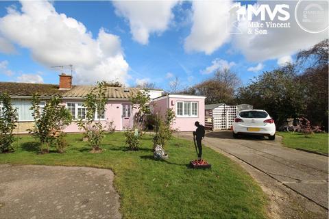 3 bedroom bungalow for sale, Sparrows Herne, Clacton-on-Sea