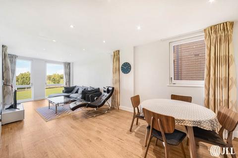 3 bedroom apartment to rent, Sunflower Court, London N4