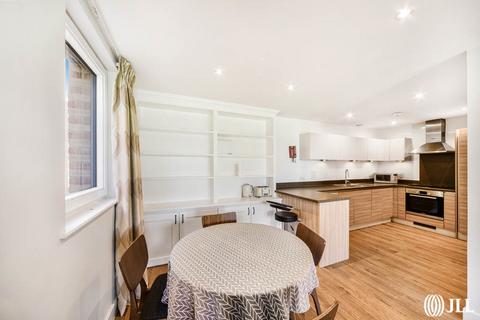 3 bedroom apartment to rent, Sunflower Court, London N4