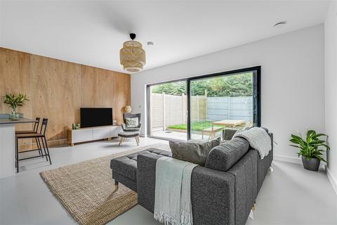 2 bedroom semi-detached bungalow for sale, Florence Avenue, London SM4