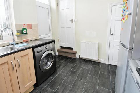 68 Bartle Lane, Bradford, BD7 4QA
