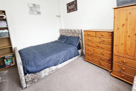 68 Bartle Lane, Bradford, BD7 4QA