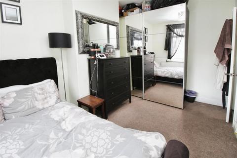 68 Bartle Lane, Bradford, BD7 4QA
