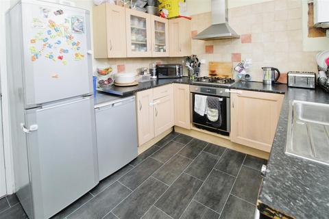 68 Bartle Lane, Bradford, BD7 4QA