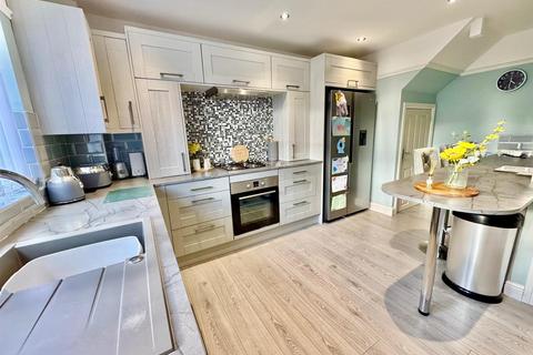 3 bedroom house for sale, Parry Road, Llanrwst