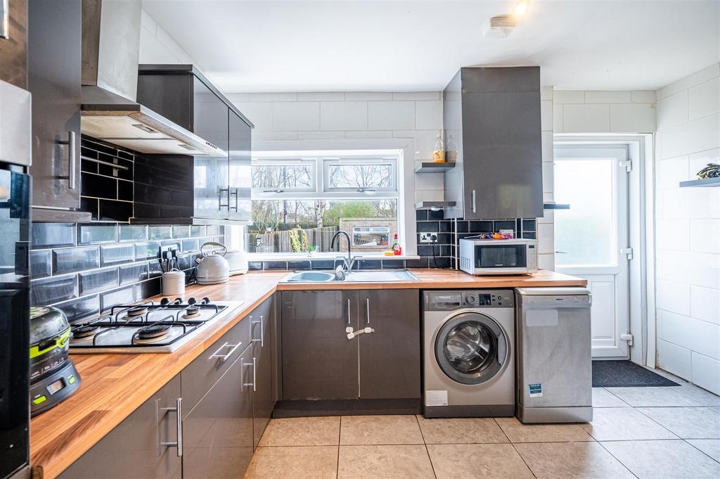 Kitchen (2).jpg
