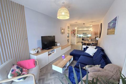 3 bedroom apartment for sale, Blyth Road, Hayes, Greater London, UB3