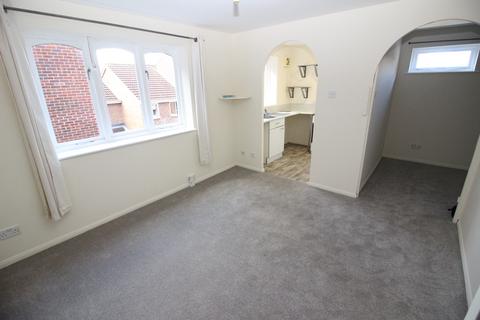 1 bedroom flat to rent, Percy Gardens, Worcester Park KT4