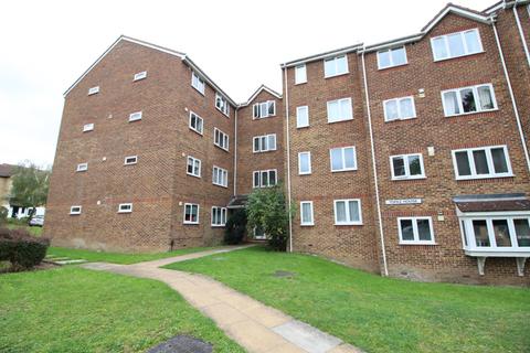 1 bedroom flat to rent, Percy Gardens, Worcester Park KT4