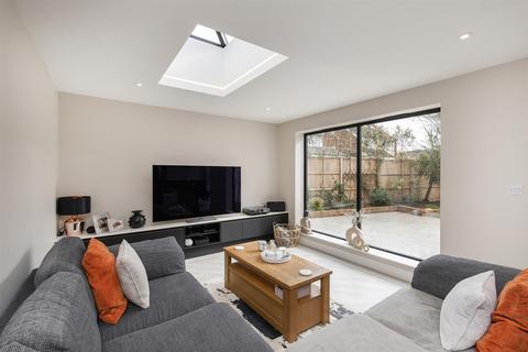 119 Cuffley Hill, Goffs Oak, Waltham Cross, EN7 5EZ