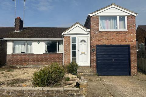 3 bedroom semi-detached bungalow to rent, Beckings Way, Flackwell Heath, HP10