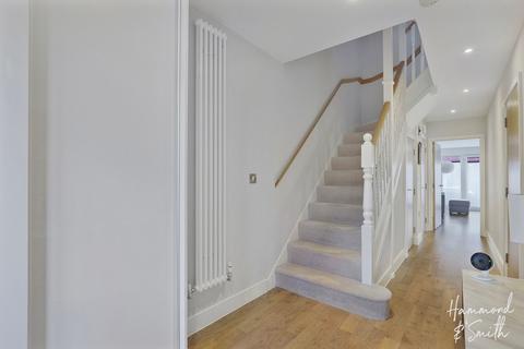 24 Mowbray Close, Epping, CM16 5AZ