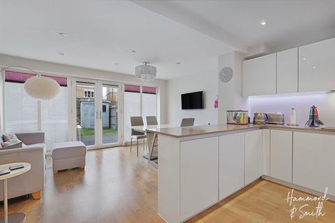 24 Mowbray Close, Epping, CM16 5AZ