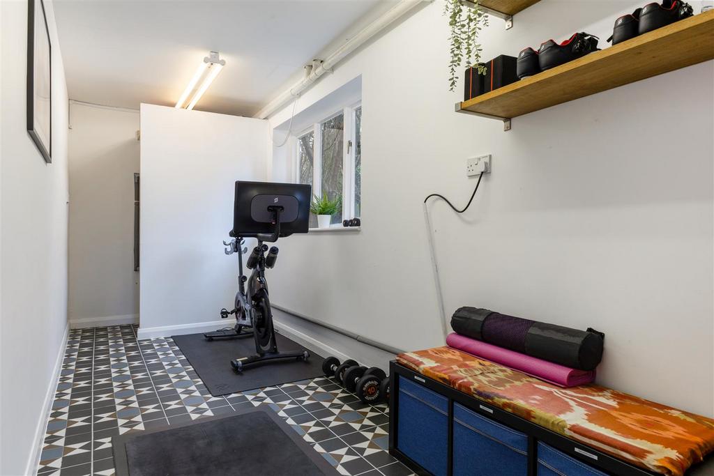 Store Gym