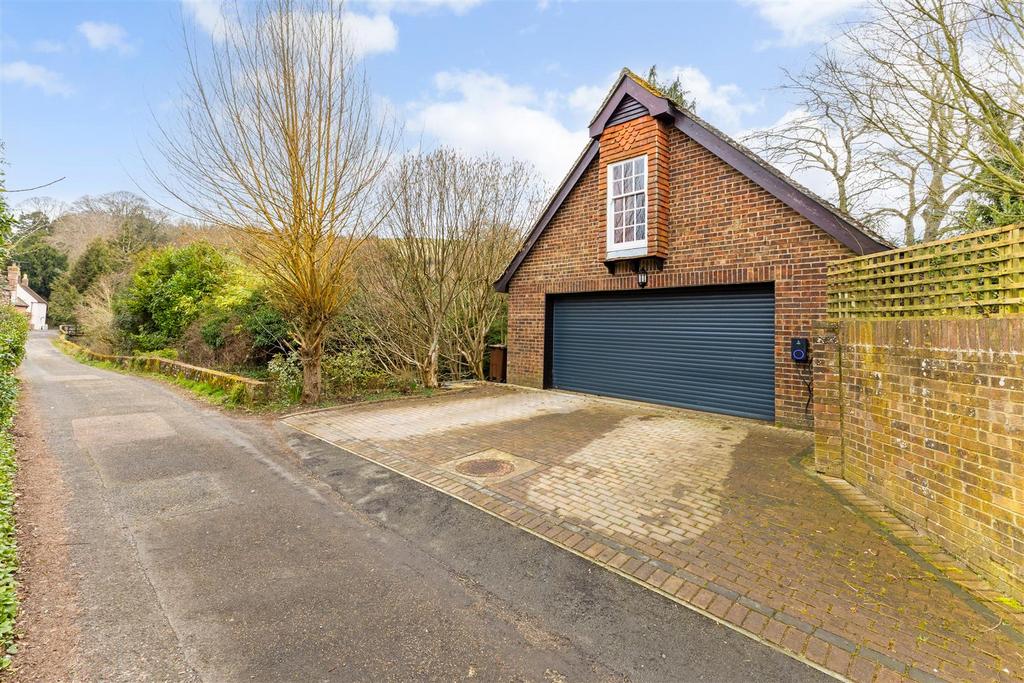 Garage & Parking