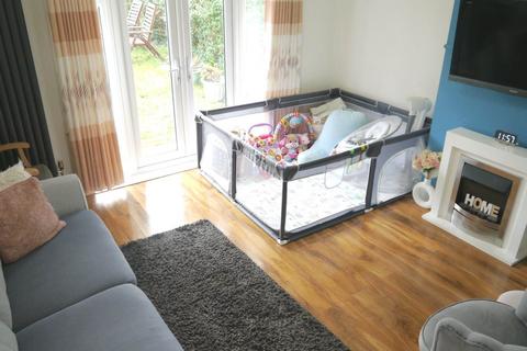 4 bedroom semi-detached house to rent, Oak Grove, Hatfield