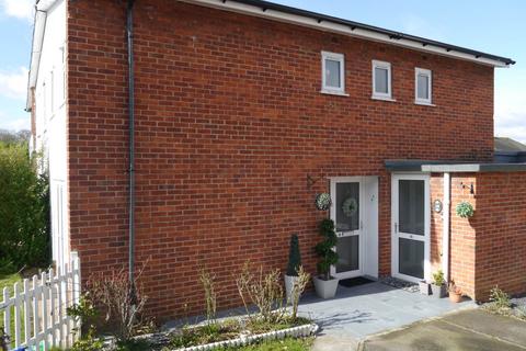 4 bedroom semi-detached house to rent, Oak Grove, Hatfield