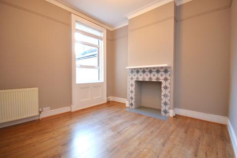 3 bedroom terraced house to rent, Shakespeare Road, London