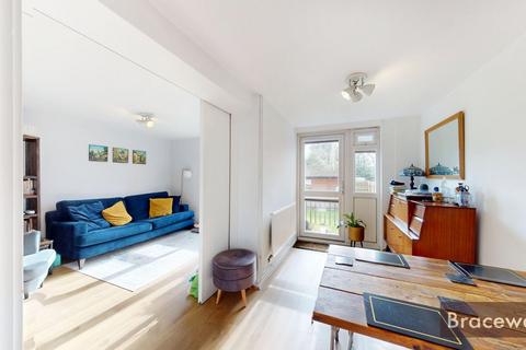 3 bedroom maisonette for sale, Tredegar Road, London N11