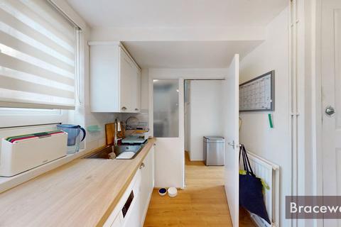 17 Tredegar Road, London, N11 2PY
