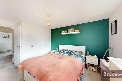 17 Tredegar Road, London, N11 2PY