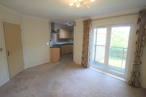 2 bedroom flat to rent, Central Court, Chigwell, Essex