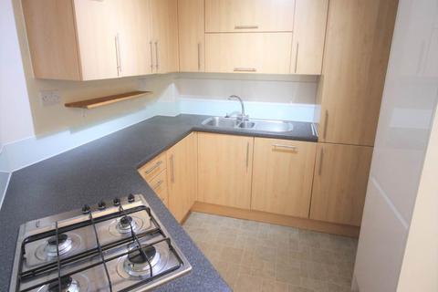 2 bedroom flat to rent, Central Court, Chigwell, Essex