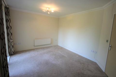 2 bedroom flat to rent, Central Court, Chigwell, Essex