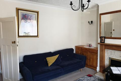 2 bedroom terraced house to rent, Kendal avenue, Barking IG11