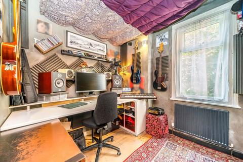 12 Drayton Road, London, NW10 4EL