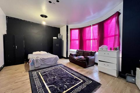 5 bedroom maisonette to rent, Barking Road, East Ham, E6 3BP