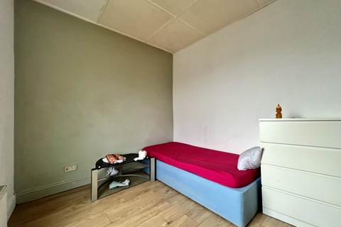 5 bedroom maisonette to rent, Barking Road, East Ham, E6 3BP